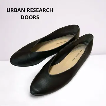 [새상품급] 어반 리서치 도어스 블랙 인조 가죽 플랫슈즈