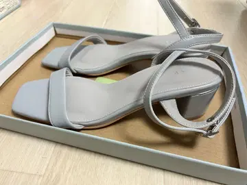미사용 새상품 RANDA 블루 스트랩 샌들 란다 M 화이트