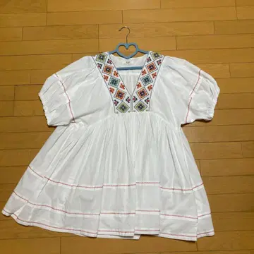 BEAMS HEART 자수 화이트 튜닉