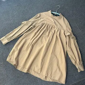 [ 새상품급 ] 그레디 브릴리언트 프릴 밴드 카라 튜닉