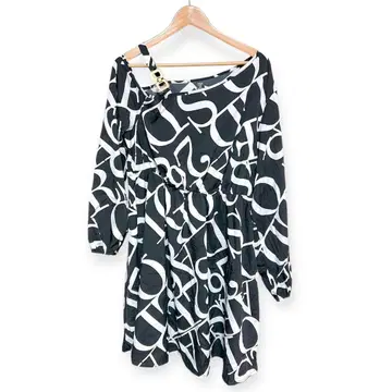 SHEIN 2XL 흑백 로고 원피스 블랙 귀여운 스타일리시