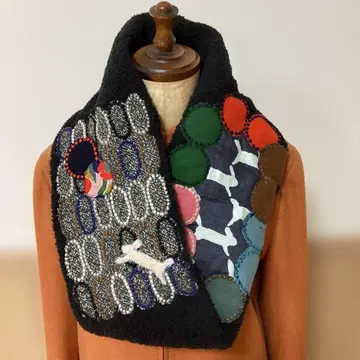 핸드메이드 넥워머 미나 페르호넨 자투리 천 사용 야간 산책