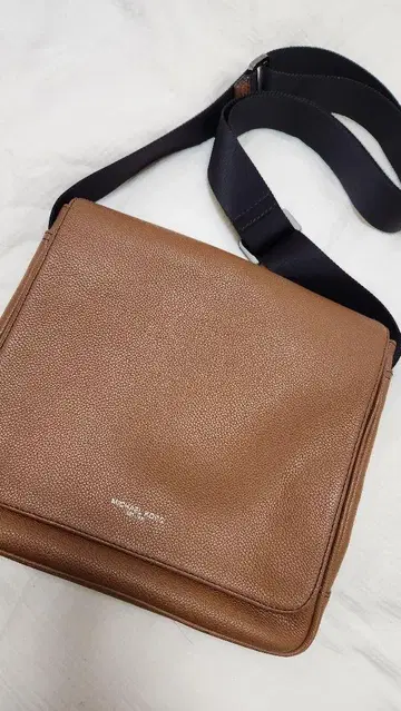 MICHAEL KORS 브라운 가죽 숄더백