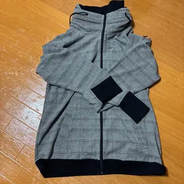 볼륨 넥 후드티
