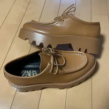 ZARA 브라운 통굽 로퍼 인조 가죽 신발