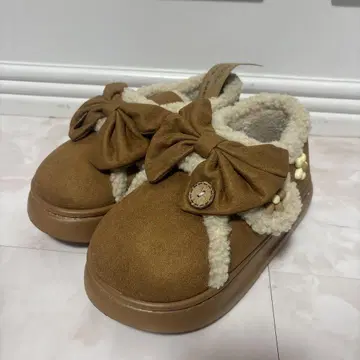 미사용 새상품 브라운 어그 부츠 리본 포함