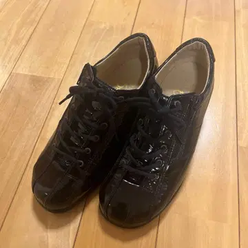 새상품급 컴포트 클리닉 블랙 에나멜 22.5cm