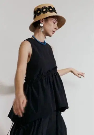 UN3D. 허리 개더 볼륨 탑