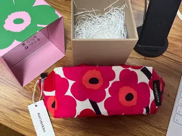 Marimekko 마리메꼬 파우치 Unikko 우니코 레드 미사용 새상품