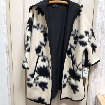 ZARA 알파카 혼방 아이보리와 블랙 꽃무늬 후드 자켓