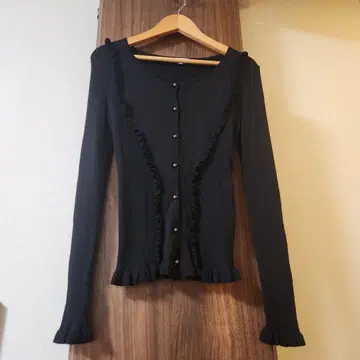 미사용급 [ TO BE CHIC ] 프릴 개더 가디건 긴팔 블랙