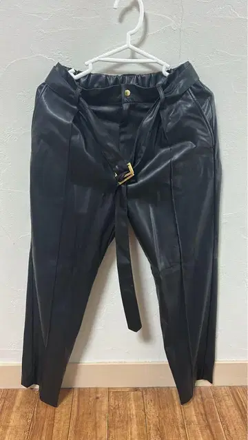 CULNI 블랙 가죽 팬츠