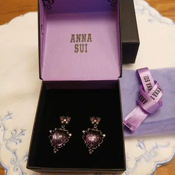 ANNA SUI 보라색 하트 모양 귀걸이