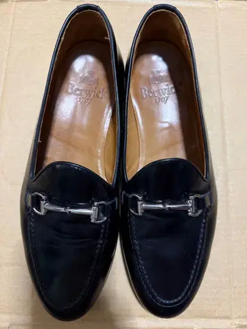 Berwick 블랙 로퍼