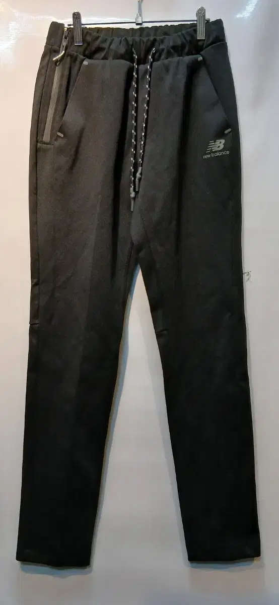 NEW BALANCE 뉴발란스 New Balance Black Training Pants on Bunjang