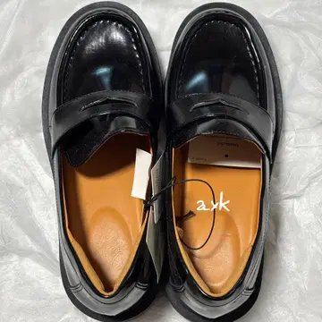 유니클로 C 로퍼 24cm 블랙