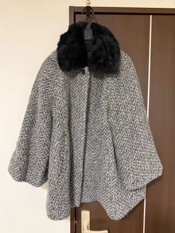 COMME CA ISM 그레이 계열 퍼 달린 판초 M 사이즈