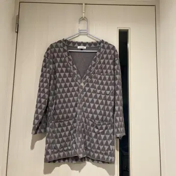 a.v.v HOMME 삼각형 무늬 가디건 M 사이즈