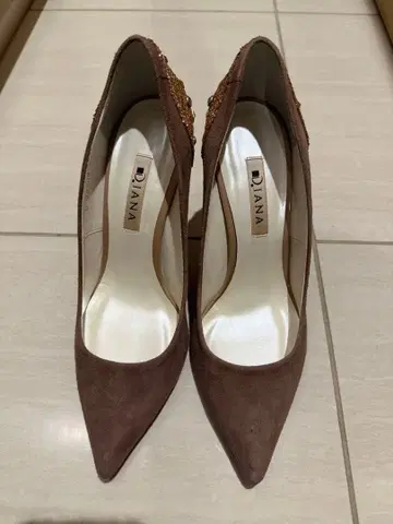 DIANA 브라운 글리터 장식 하이힐