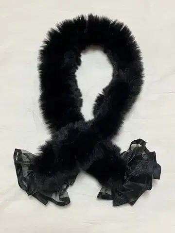 ROYAL CHIE 블랙 퍼 리본 머플러