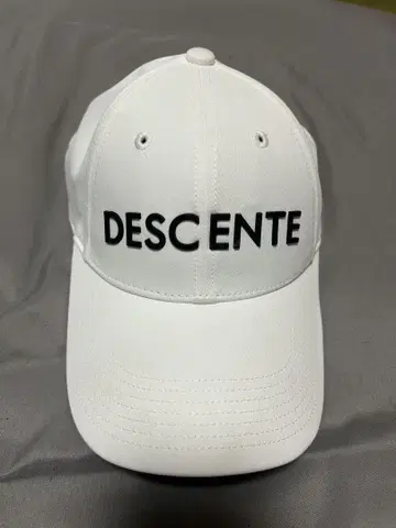 새상품급 DESCENTE 화이트 캡
