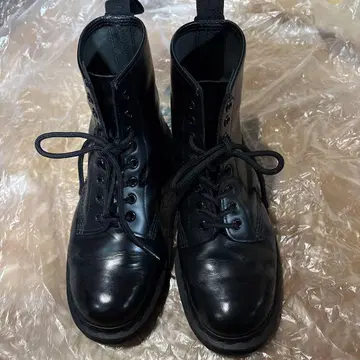 최종 가격 인하 닥터마틴 1460 MONO 8홀 부츠 UK6 25cm