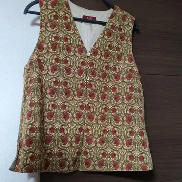 V&A 꽃무늬 리버티 V넥 베스트 M
