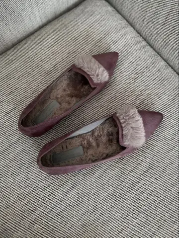 퍼가 달린 플랫슈즈