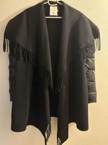 MONCLER 블랙 숄 다운 S 사이즈