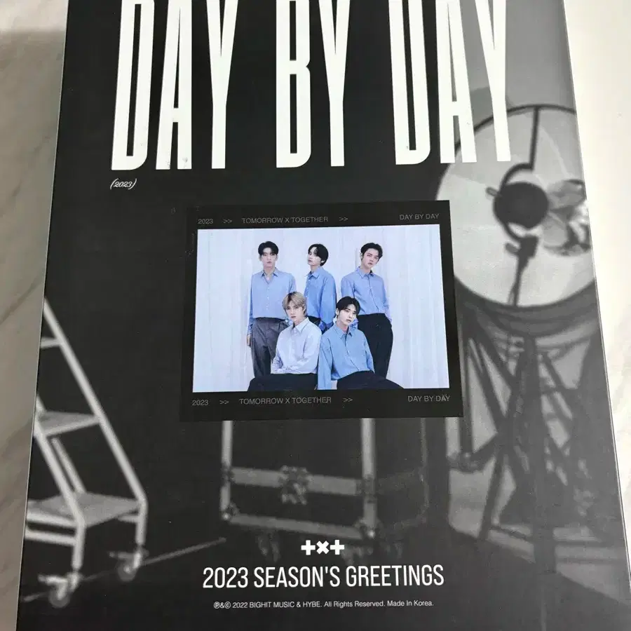 txt seasons greetings