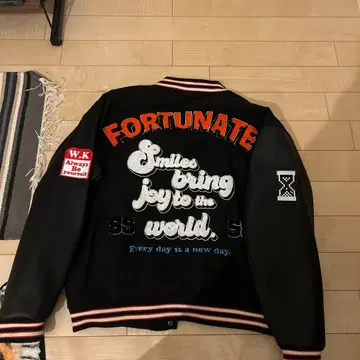 FORTUNATE 바시티 자켓 블랙 레드