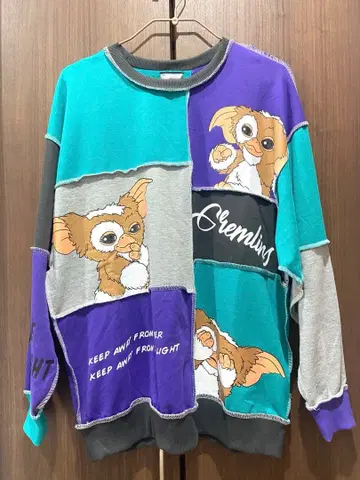 기즈모 패치워크 맨투맨