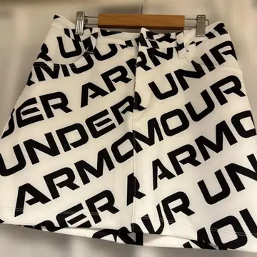 UNDER ARMOUR 로고 프린트 숏팬츠