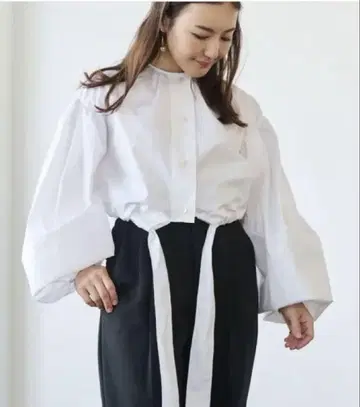 #Newans 새상품 오쿠다 마야코 콜라보 허리 리본 숏 블라우스