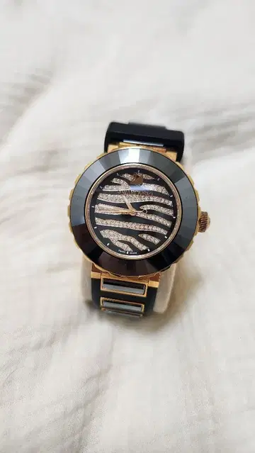 Swarovski 골드 블랙 손목시계