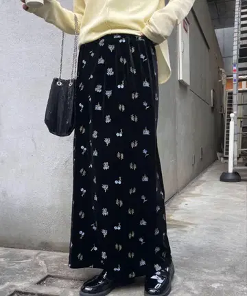 새상품 택 포함 꽃무늬 자수 벨로아 스커트 차오패닉 티피