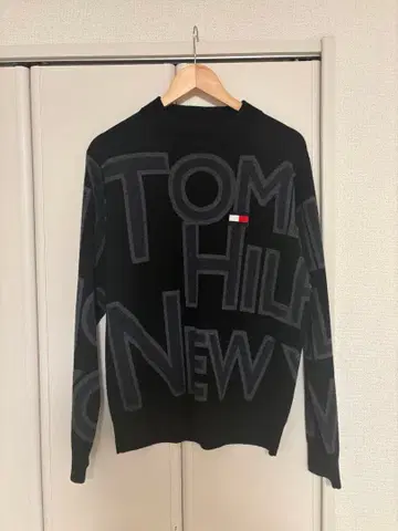 Tommy Hilfiger 블랙 스웨터