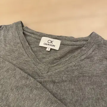 CALVIN KLEIN 그레이 V넥 M사이즈 긴팔 티셔츠