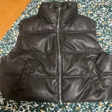 ZARA 가죽 다운 베스트