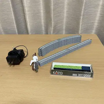KATO N 게이지 레일 세트와 화물 열차