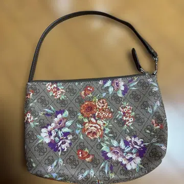 GUESS 꽃무늬 핸드백 브라운