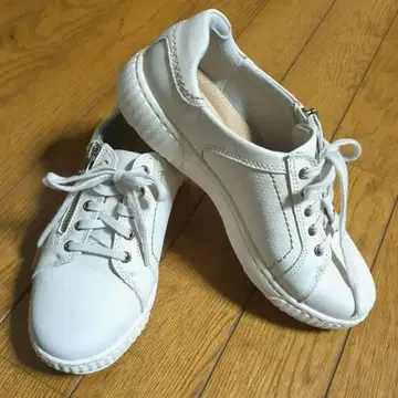 재가격 인하 중 새상품급 Clarks collection 화이트 스니커즈