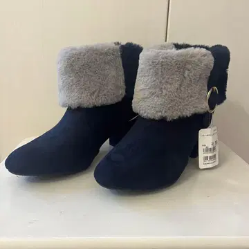 네이비 퍼 부츠 중간 힐