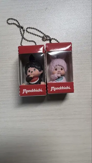 몬치치 앉은 피규어 2개 세트