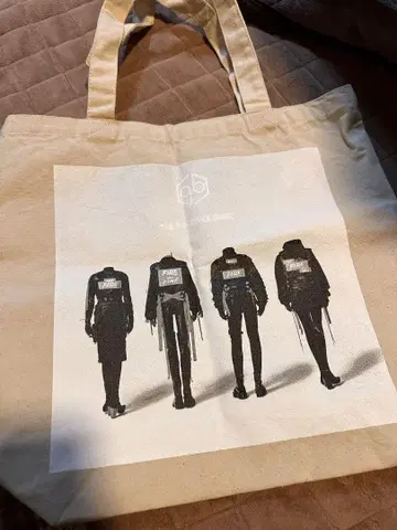 여왕벌 여왕벌전 토트 백