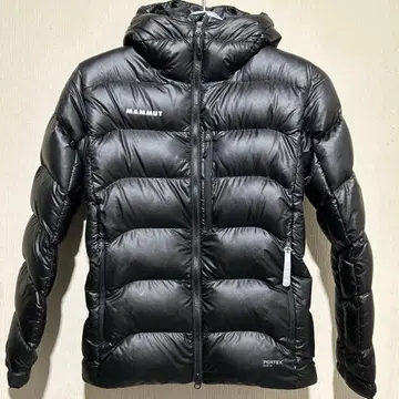MAMMUT 블랙 다운 자켓 후드 부착