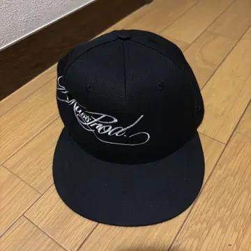 초레어 No mass prod NMP HAT Black on White