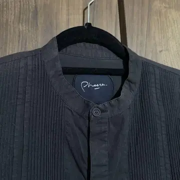 Pheeta 블랙 스탠드 카라 셔츠