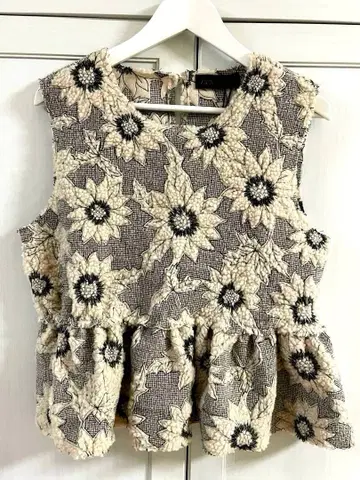 [ 미사용 새상품 ] [ ZARA ] 플라워 프린트 페플럼 상의
