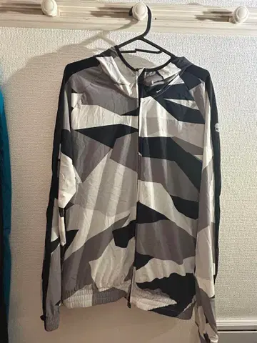 하이드로겐 자켓